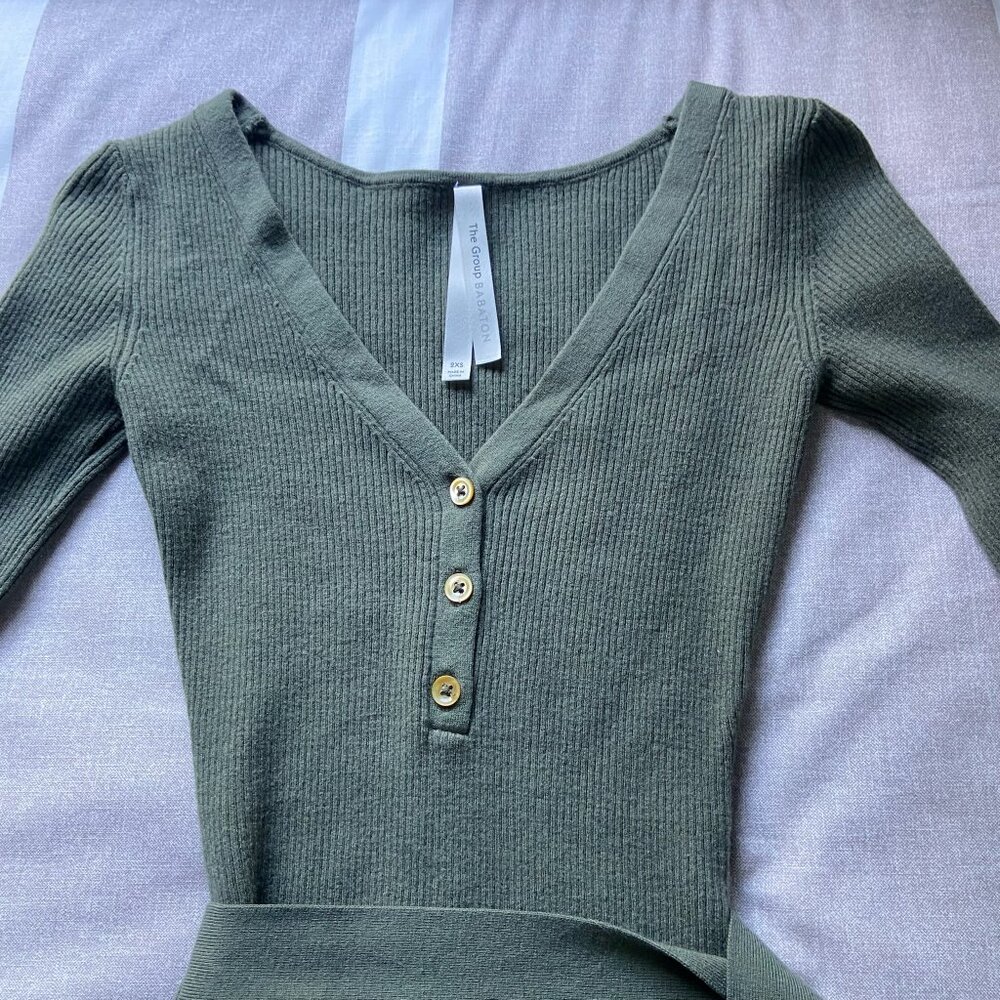 The Group Babaton Olive Green Ribbed Knit Midi Dress with Belted Waist Sz XXS - Picture 4 of 9